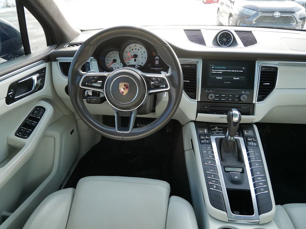 Thumbnail: 2017 Porsche Macan - 2