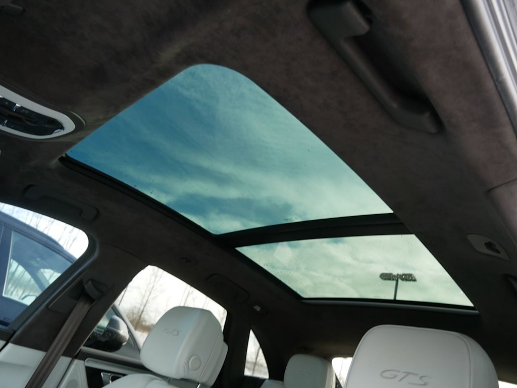 Thumbnail: 2017 Porsche Macan - 28