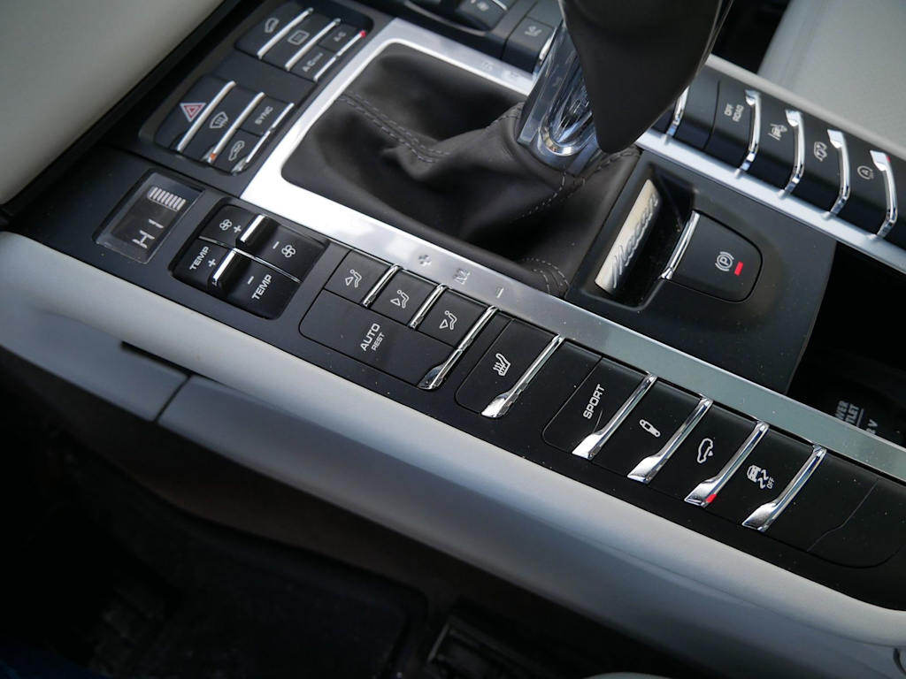 Thumbnail: 2017 Porsche Macan - 22