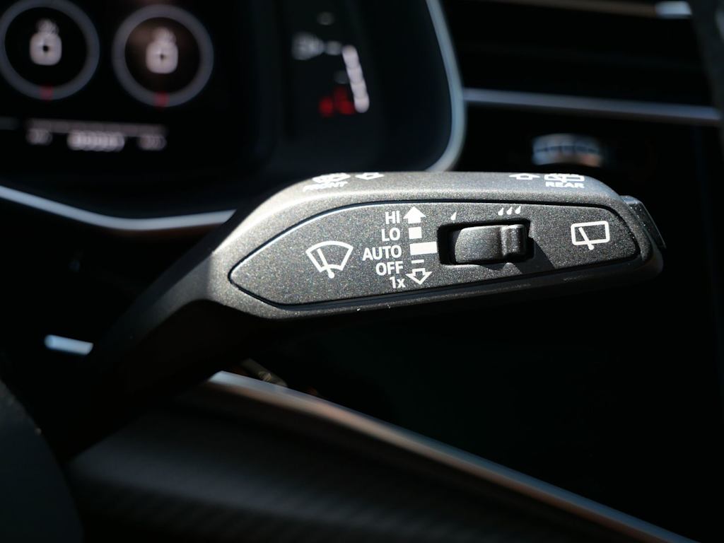 Thumbnail: 2024 Audi RS Q8 - 27