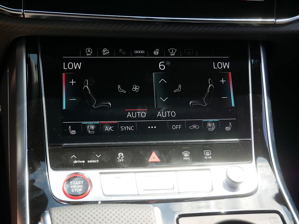 Thumbnail: 2026 Audi RS Q8 - 22