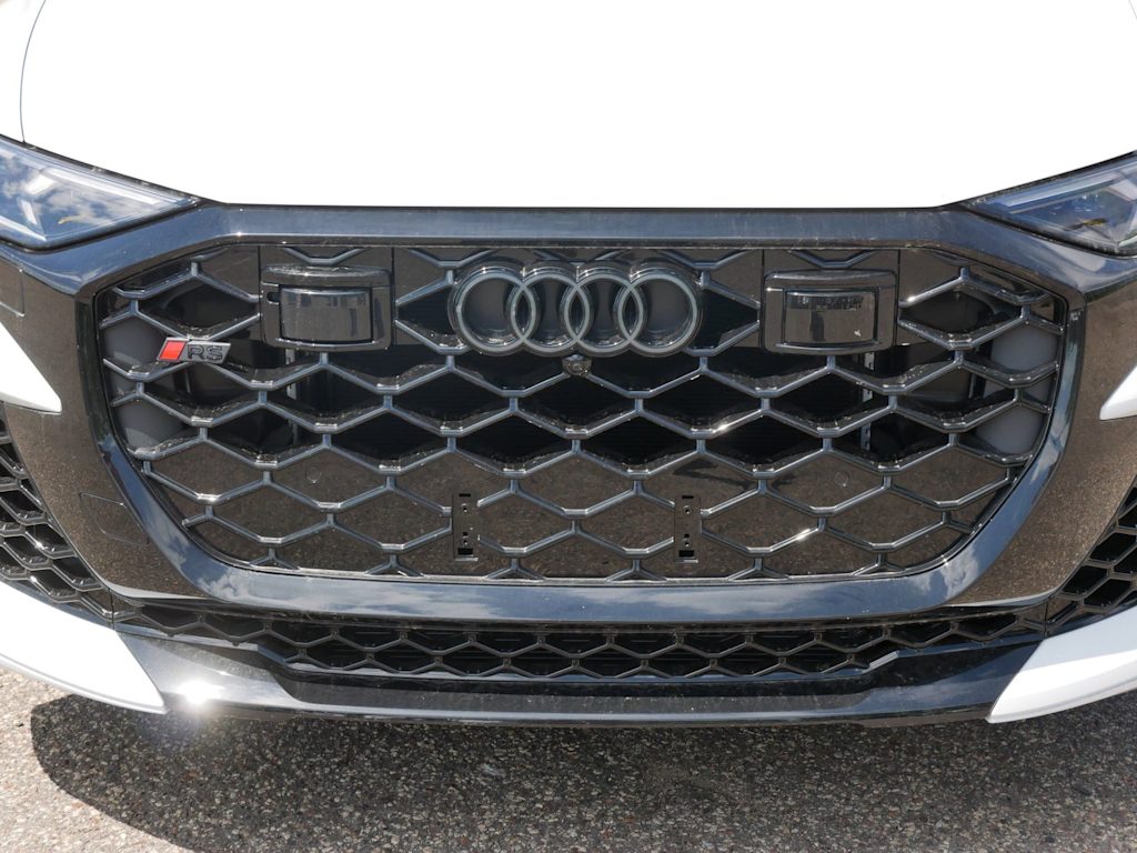 Thumbnail: 2026 Audi RS Q8 - 5