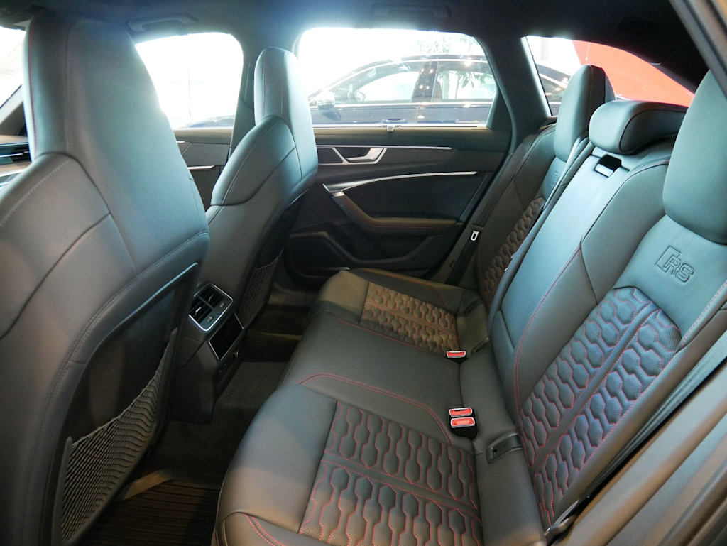 Thumbnail: 2026 Audi RS 6 - 10