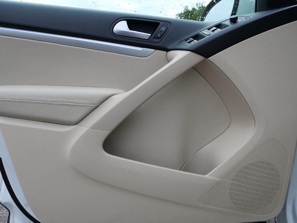Thumbnail: 2016 Volkswagen Tiguan - 14