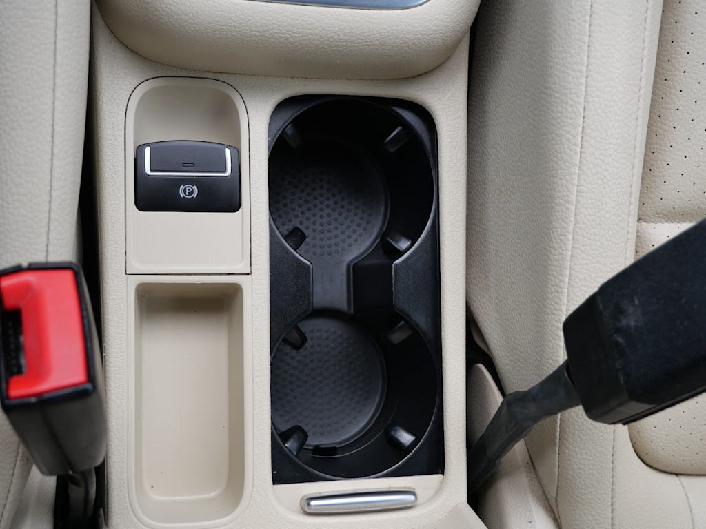 Thumbnail: 2016 Volkswagen Tiguan - 8