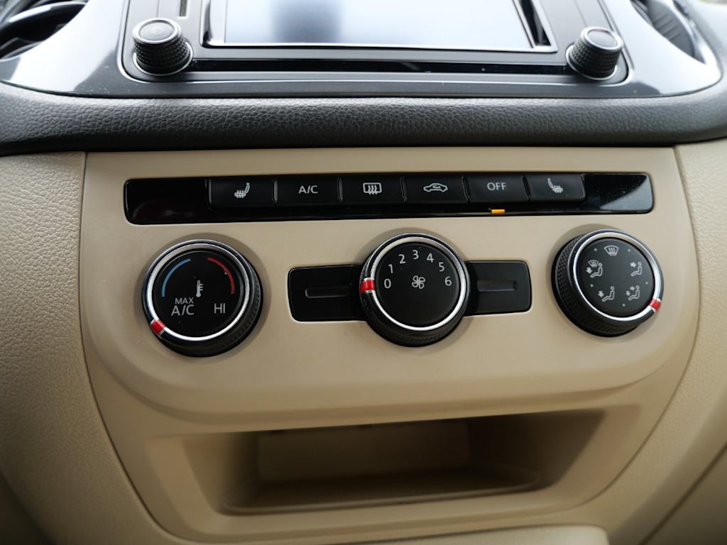 Thumbnail: 2016 Volkswagen Tiguan - 20