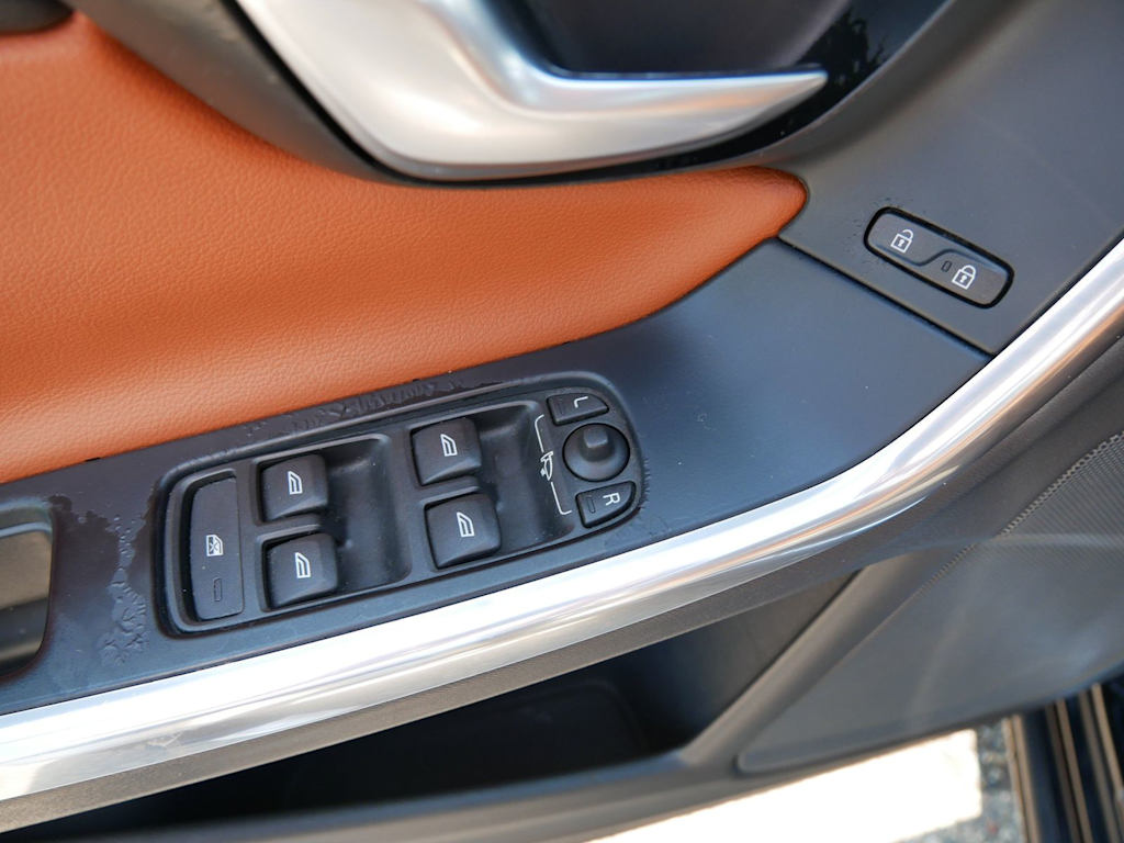 Thumbnail: 2013 Volvo S60 - 16
