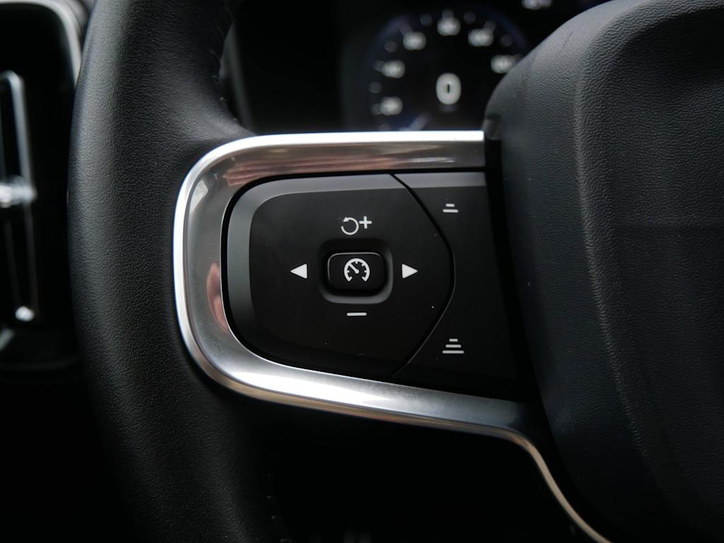 Thumbnail: 2020 Volvo XC40 - 25