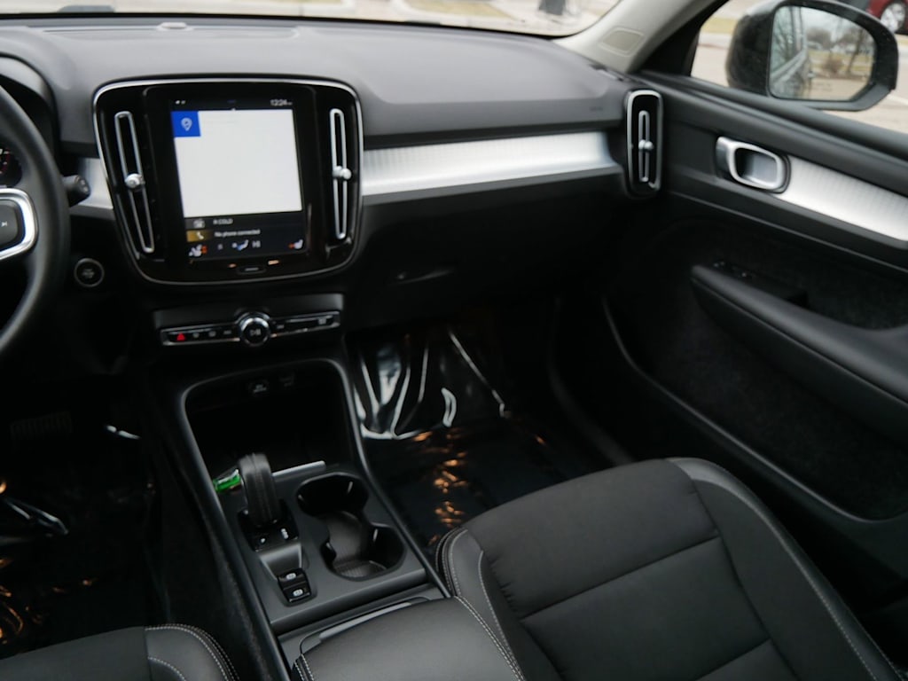 Thumbnail: 2020 Volvo XC40 - 10