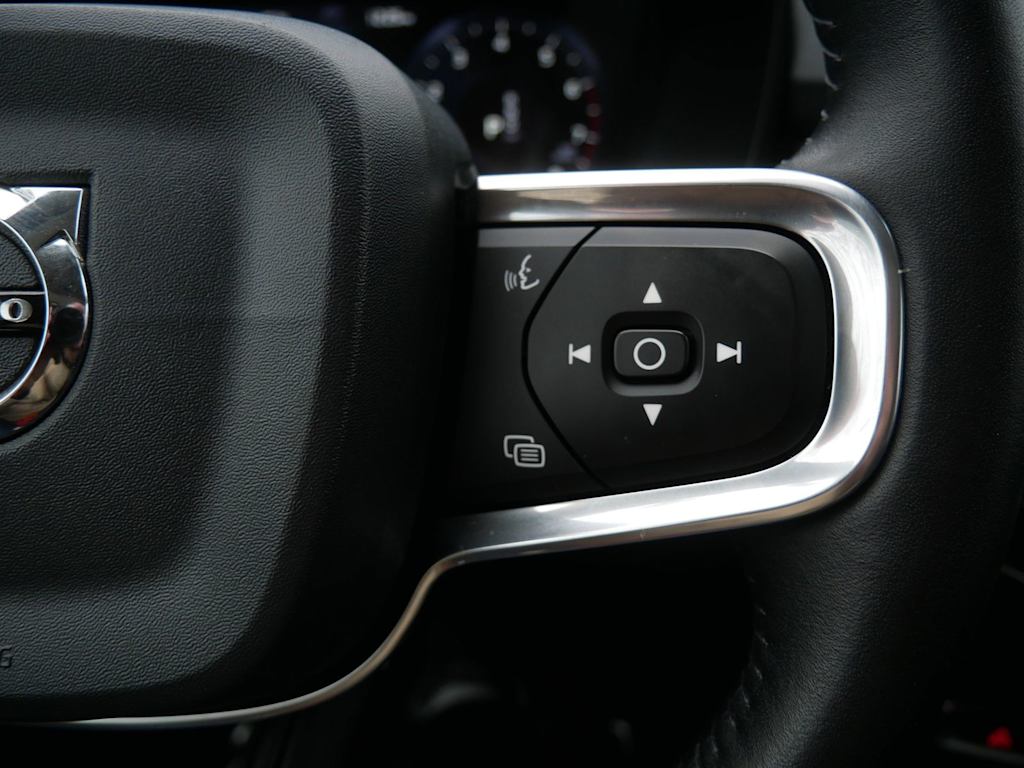 Thumbnail: 2020 Volvo XC40 - 26