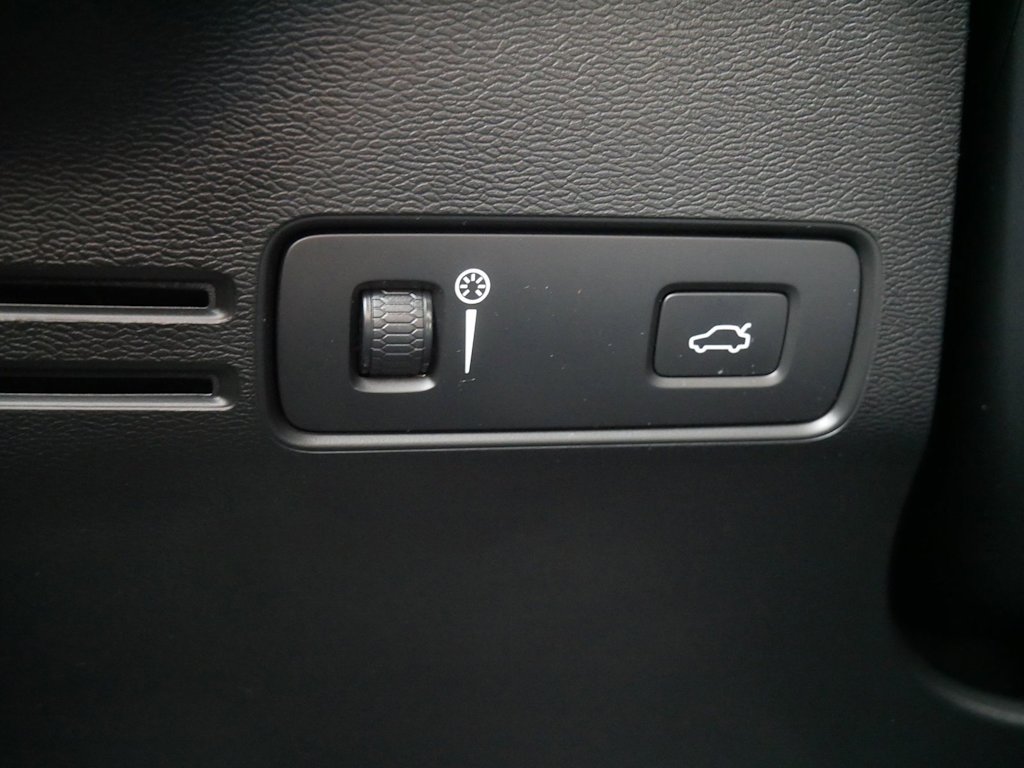 Thumbnail: 2020 Volvo XC40 - 27