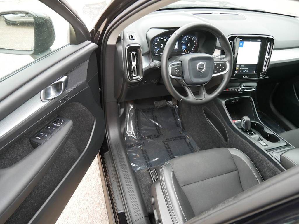 Thumbnail: 2020 Volvo XC40 - 2