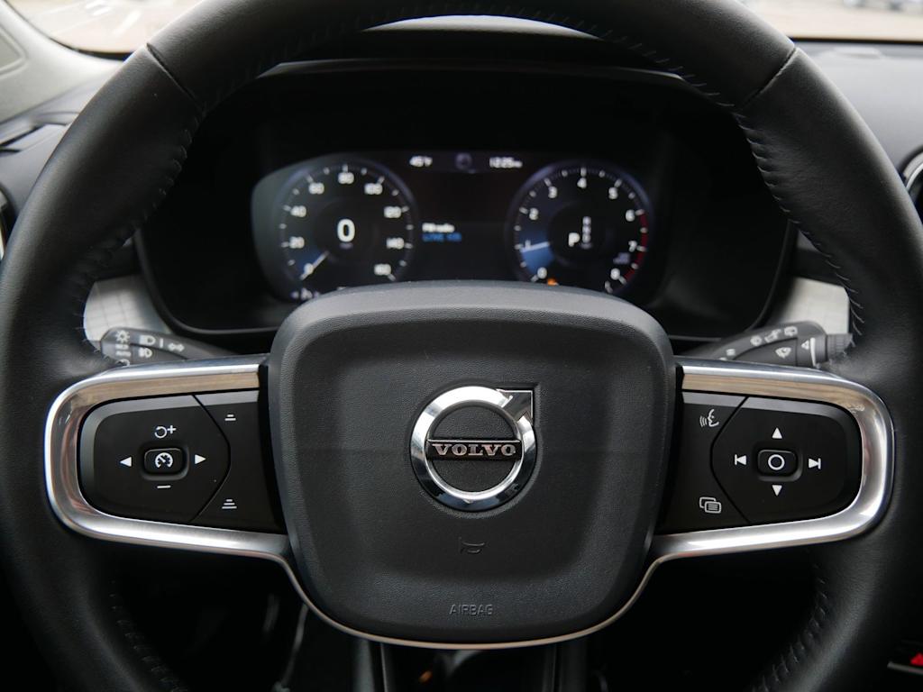 Thumbnail: 2020 Volvo XC40 - 24
