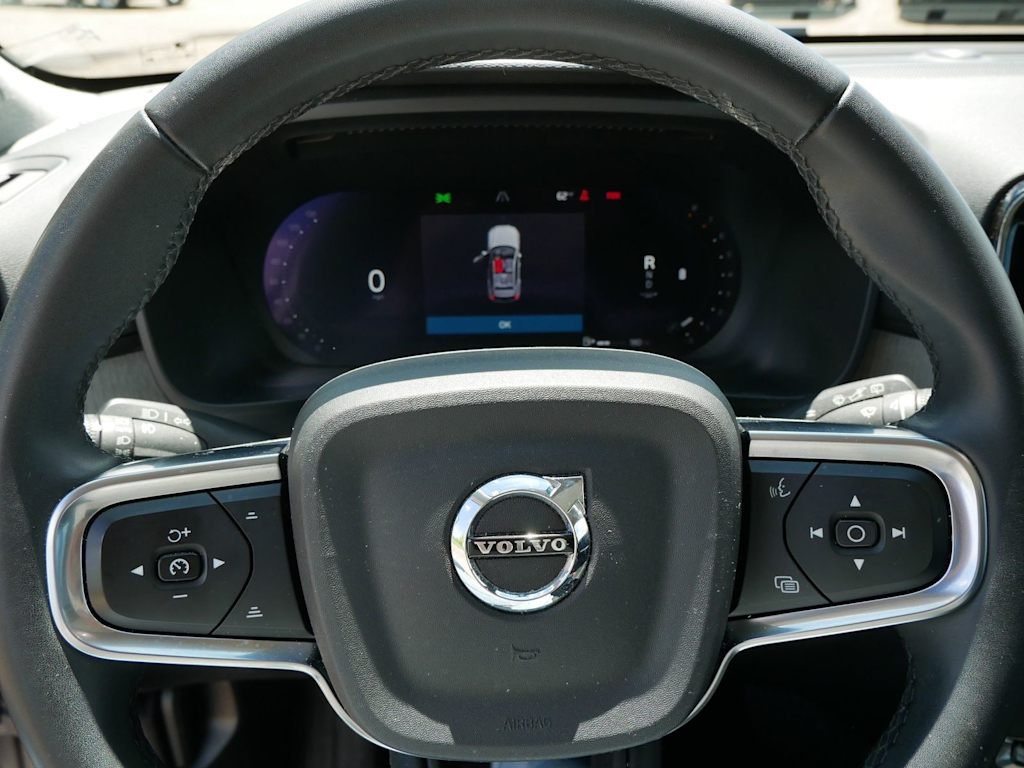 Thumbnail: 2023 Volvo XC40 - 16