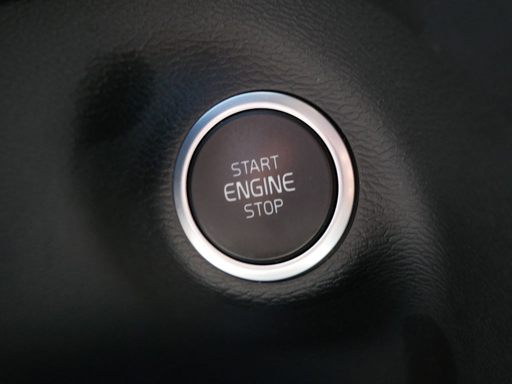 Thumbnail: 2023 Volvo XC40 - 23