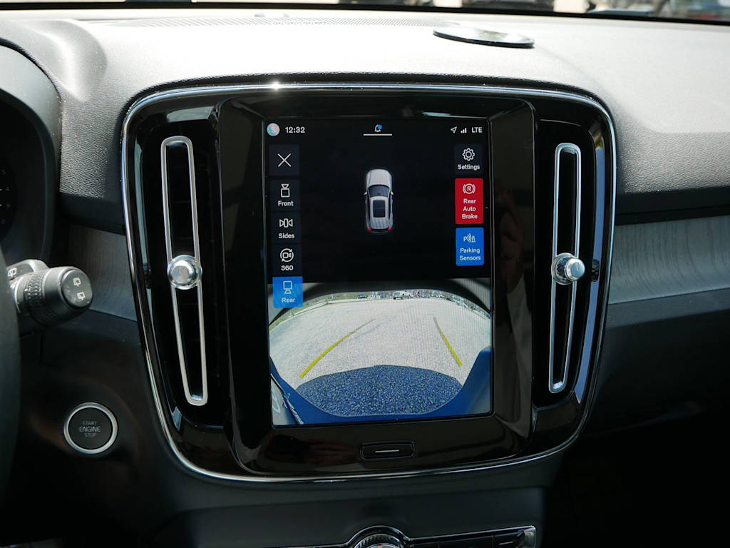 Thumbnail: 2023 Volvo XC40 - 13