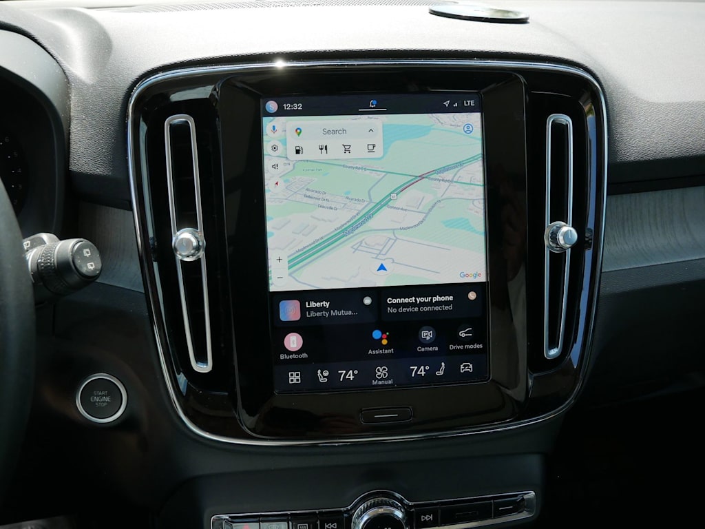 Thumbnail: 2023 Volvo XC40 - 7