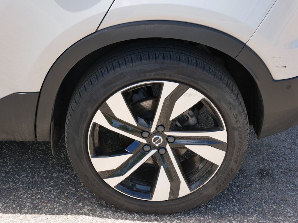 Thumbnail: 2023 Volvo XC40 - 5