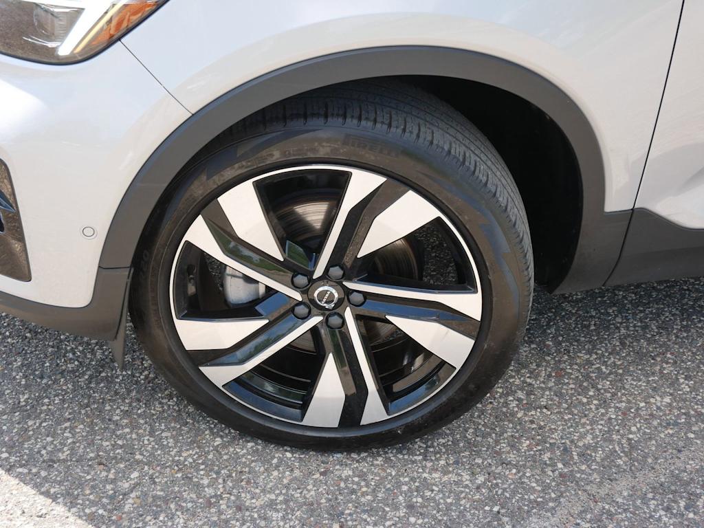 Thumbnail: 2023 Volvo XC40 - 6