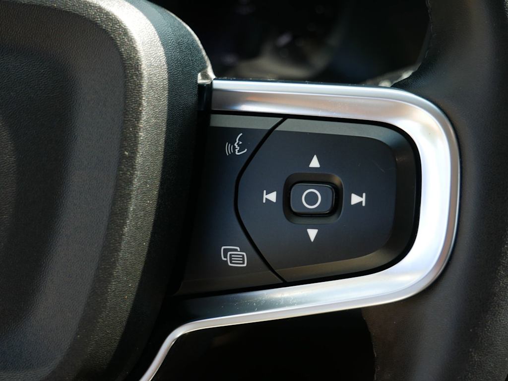 Thumbnail: 2023 Volvo XC40 - 26