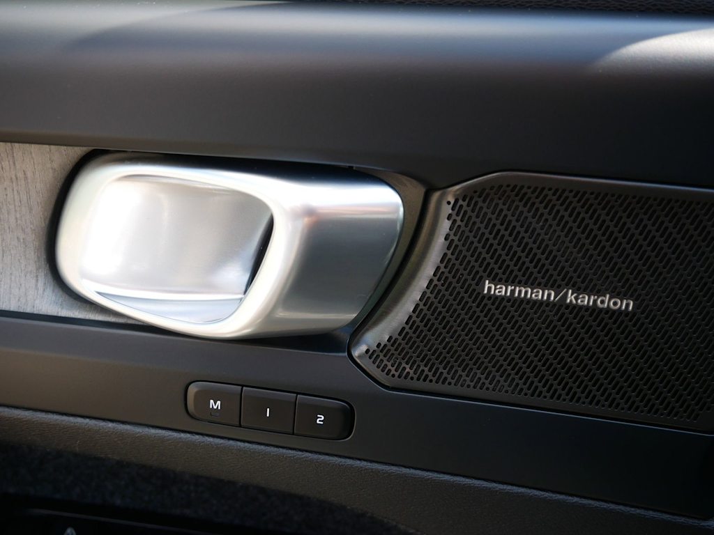 Thumbnail: 2023 Volvo XC40 - 20