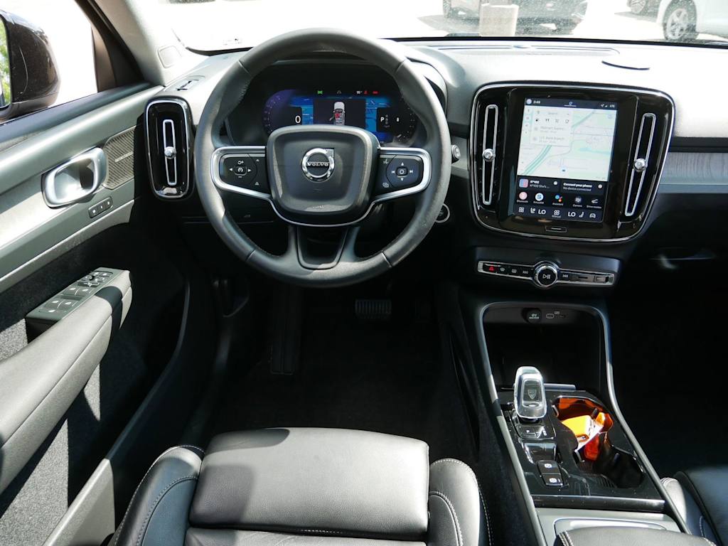 Thumbnail: 2023 Volvo XC40 - 7