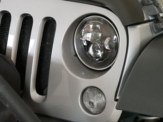 Thumbnail: 2016 Jeep Wrangler - 16