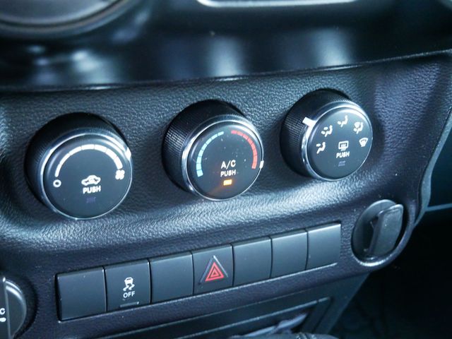 Thumbnail: 2016 Jeep Wrangler - 18