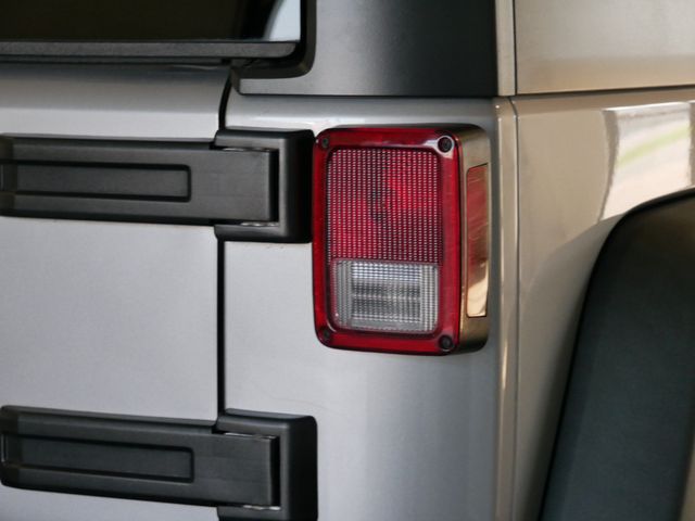 Thumbnail: 2016 Jeep Wrangler - 17