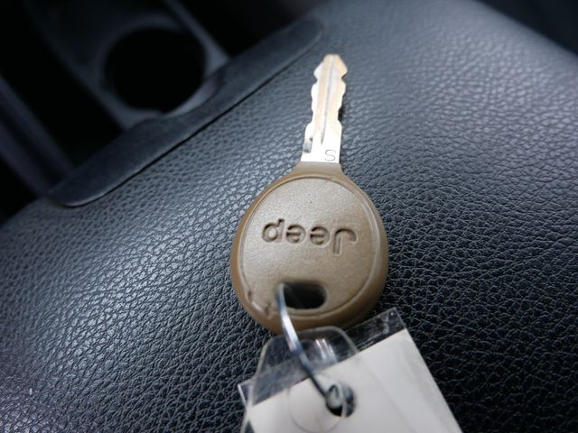 Thumbnail: 2016 Jeep Wrangler - 15