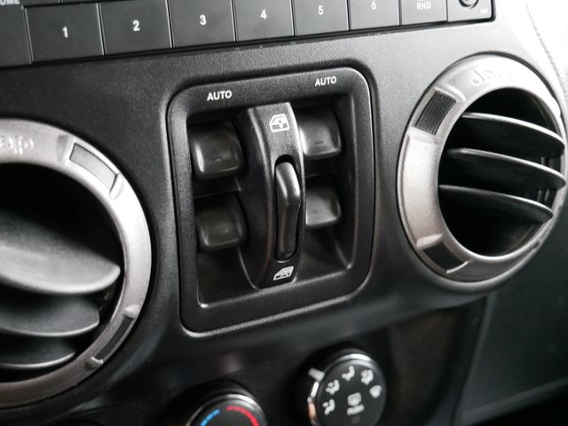 Thumbnail: 2015 Jeep Wrangler - 19