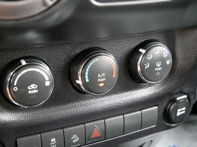 Thumbnail: 2015 Jeep Wrangler - 20