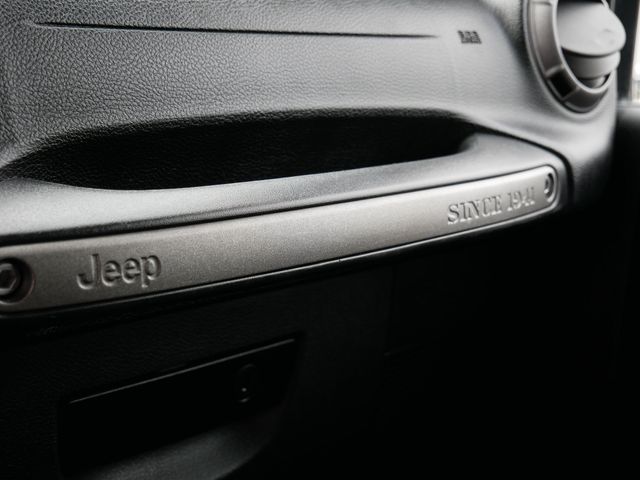 Thumbnail: 2015 Jeep Wrangler - 29