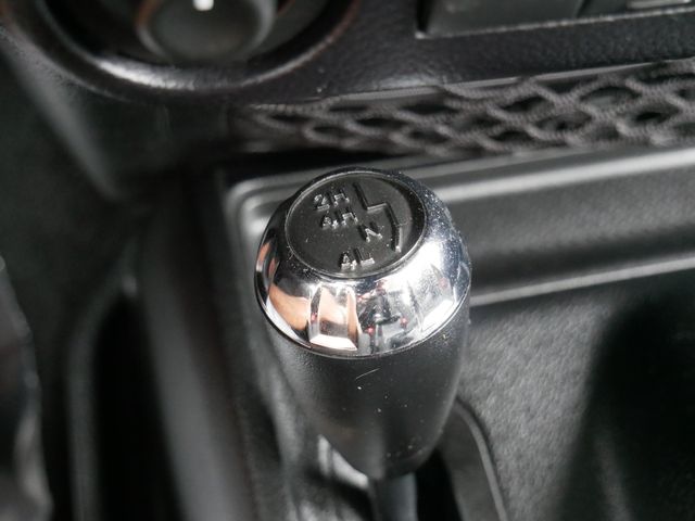 Thumbnail: 2015 Jeep Wrangler - 23