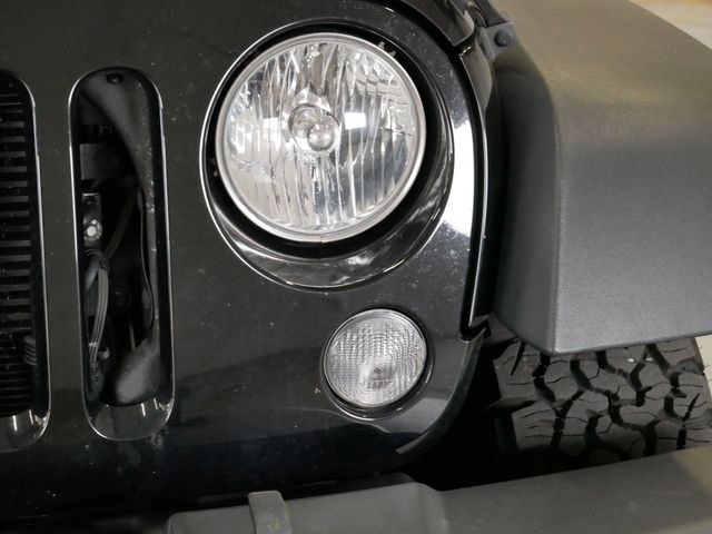 Thumbnail: 2015 Jeep Wrangler - 15
