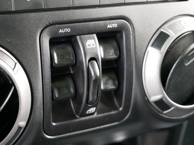 Thumbnail: 2017 Jeep Wrangler - 12