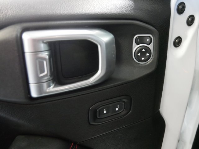 Thumbnail: 2019 Jeep Wrangler - 16