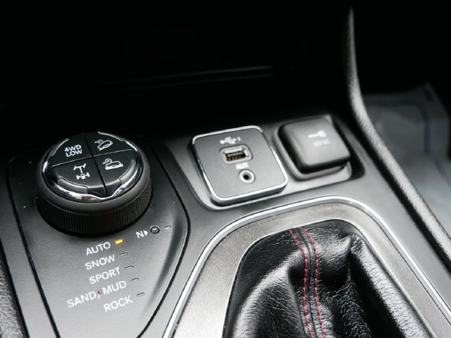 Thumbnail: 2021 Jeep Cherokee - 11