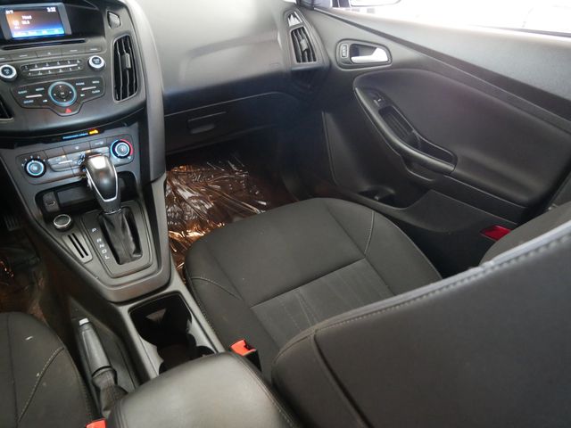 Thumbnail: 2016 Ford Focus - 9