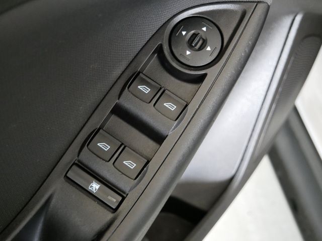 Thumbnail: 2016 Ford Focus - 17