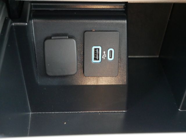 Thumbnail: 2022 Ford Explorer - 13