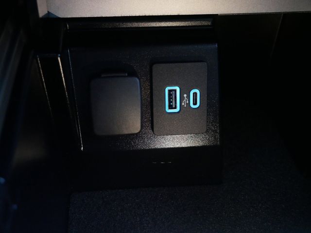 Thumbnail: 2021 Ford Explorer - 16