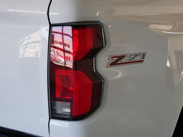 Thumbnail: 2023 Chevrolet Colorado - 16