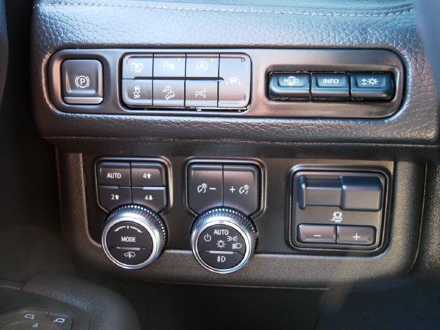 Thumbnail: 2023 GMC Yukon XL - 21