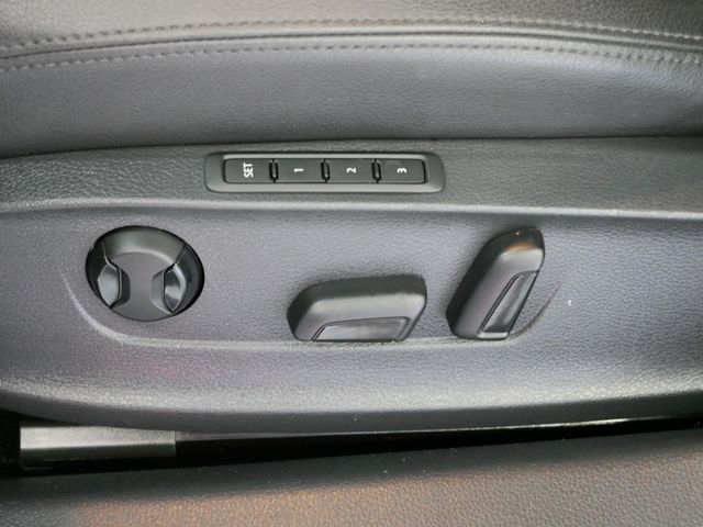 Thumbnail: 2015 Volkswagen Passat - 16