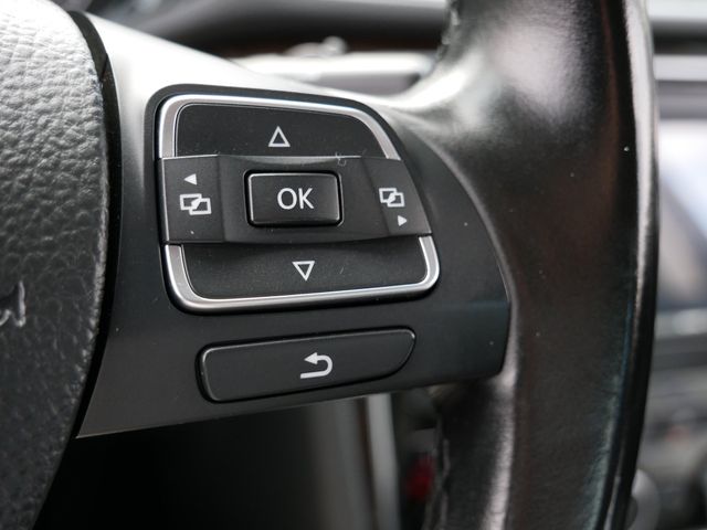 Thumbnail: 2015 Volkswagen Passat - 24