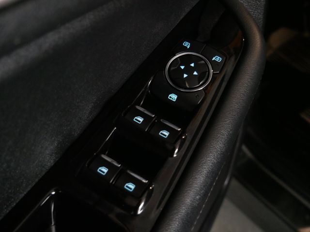 Thumbnail: 2020 Ford Edge - 16
