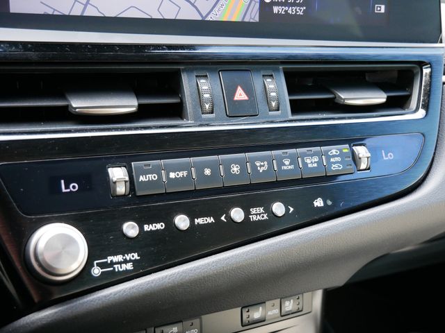 Thumbnail: 2022 Lexus ES - 20