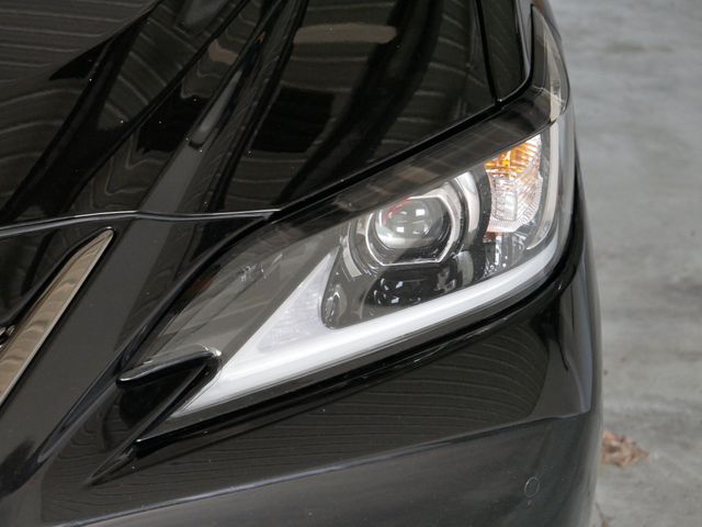 Thumbnail: 2022 Lexus ES - 5