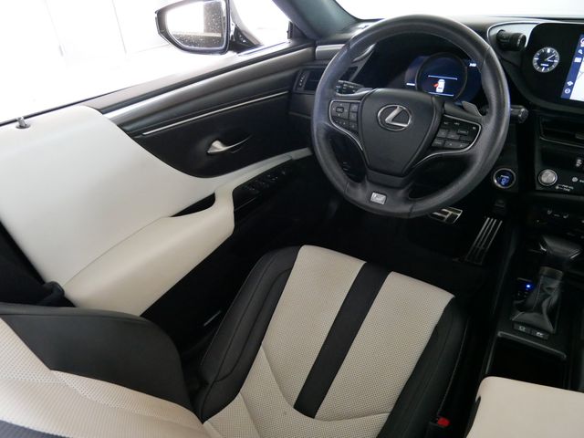 Thumbnail: 2022 Lexus ES - 2